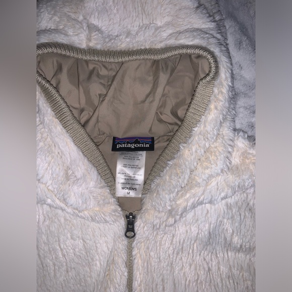 Patagonia Fuzzy Full Zip Hooded Conejo Vest - Picture 4 of 7